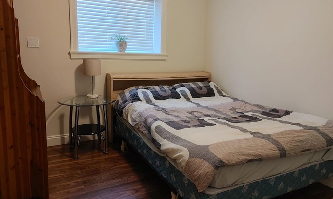 Burnaby Casa | Separated entrance one bedroom suit in central Burnaby