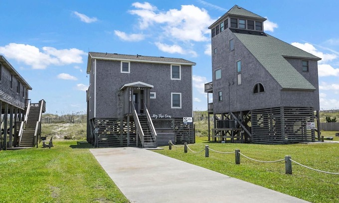 Hatteras Casa | On Special - Oceanfront, Dog Friendly Home in Hatteras with Hot Tub!