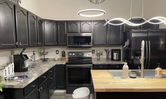 Midtown Anchorage Condominio | Modern condo conveniently located Mid-town