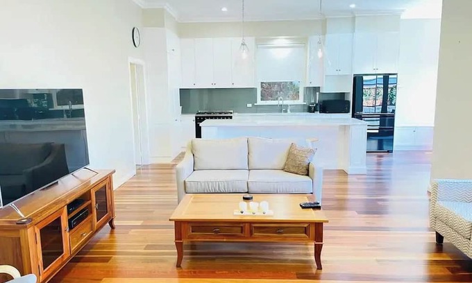 Wagga Wagga Apartamento | Classic Meets Modern in Central Wagga
