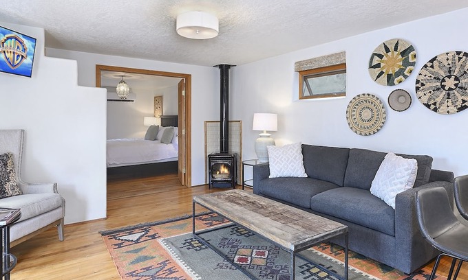 Downtown Santa Fe Cama Y Desayuno | Dos Hermanas Casita 4 | Inviting Downtown | 1BR/1BA