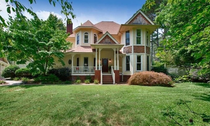 Brownsboro Casa | Southern Pecan Hideaway - Luxury Home