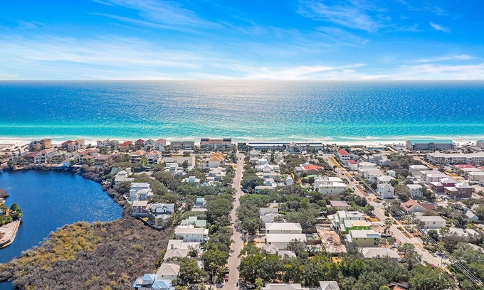 Crystal Beach Casa | Clear Sky by AvantStay | 5min walk to the beach!