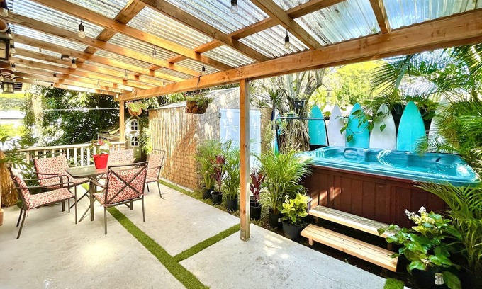 Nuuanu - Punchbowl Casa | Tropical Villa with Hot tub- Great location!