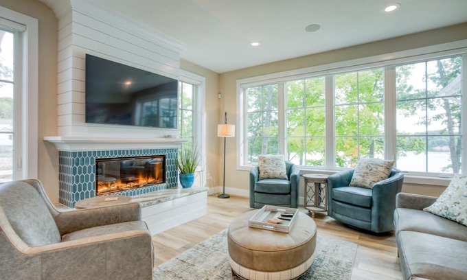 Mayfield Casa | 🏞️ Side-by-Side Serenity Lakefront Homes w/ Hot tub