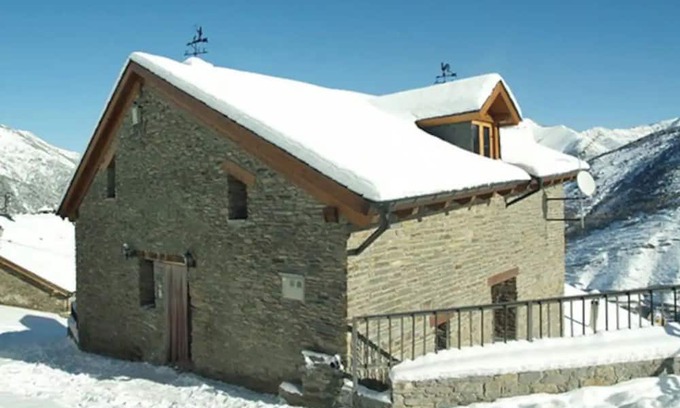 La Guingueta d'Aneu Chalet De Esquí | Chalet 'Casa Maria Antònia' with Mountain View, Private Terrace and Wi-Fi