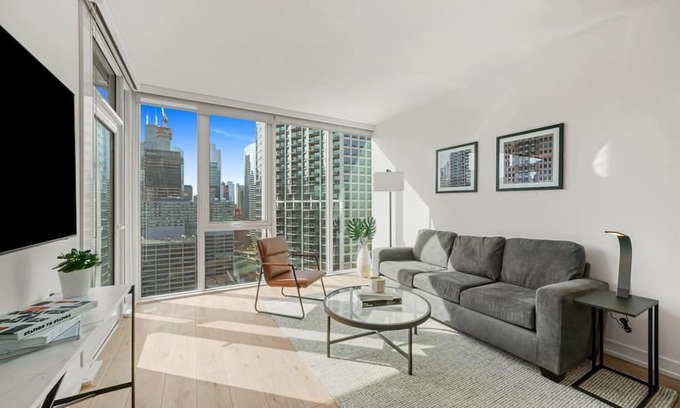 Killgubbin Casa | Luxe Executive One Bedroom Suite in River North.