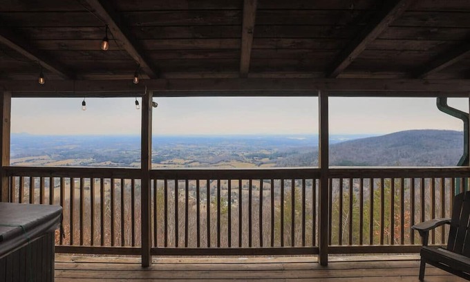 Sevierville Casa | Remarkable Views !! Pet Friendly Cabin