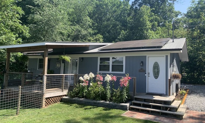 Asheville Casa | Private 2 BR Home w/ Yard & Hot tub. 10 min to Downtown!