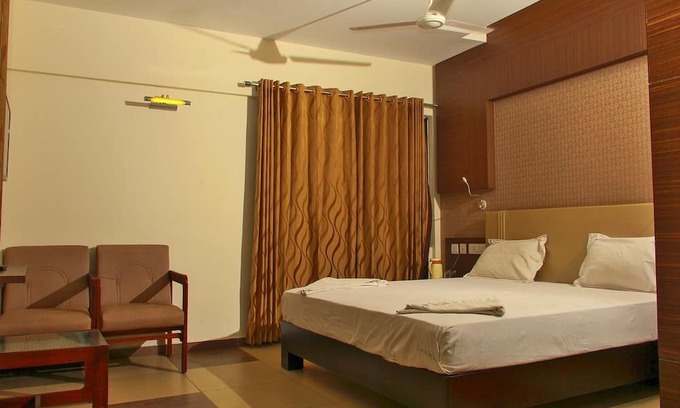 Madurai Main Casa | Calm Stay West Tower Of Meenakshi Amman Temple