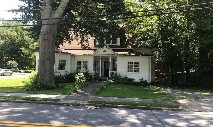 Carrollton Apartamento | The Zen-ter BnB Suite #3 in the heart of Carrollton Georgia