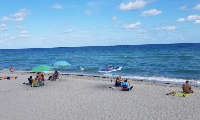 Hollywood South Central Beach Casa | Oceanfront 2Bedroom/2 baths in Hollywood Beach, Florida