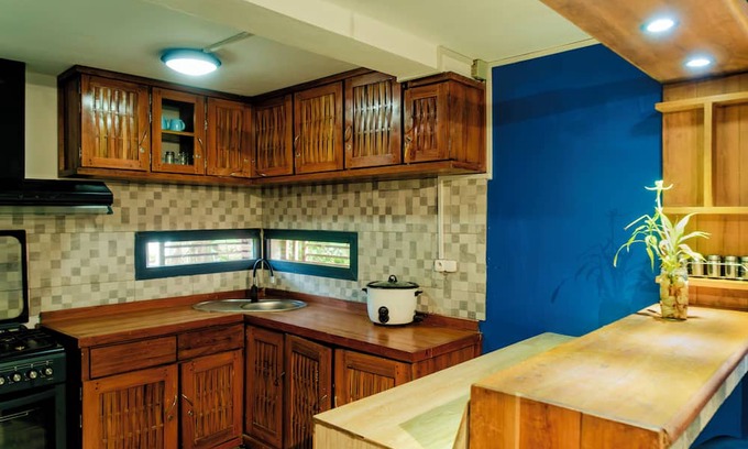 Hell-Ville Casa | Cattleya Guest House