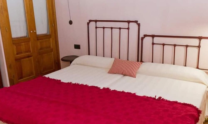 Otero de Herreros Casa | Rural House 'La Chatarrería De Ferreros' with Mountain View, Private Terrace and Wi-Fi