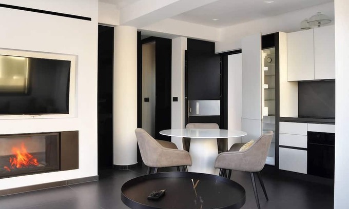 Ayioi Asomatoi Casa | White and Black Cozy Suite in Aegina