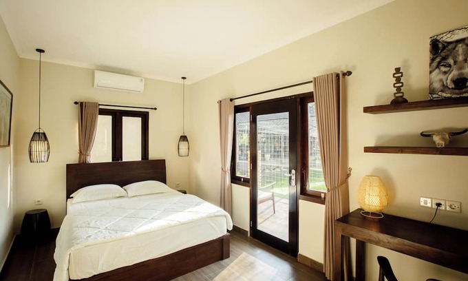 Beraban Hotel | Alpha Wolf Lodge