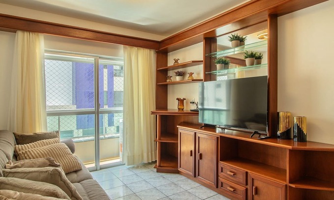 Centro Apartamento | 3BR Apt w/Balcony 100m From Beach Evz0601