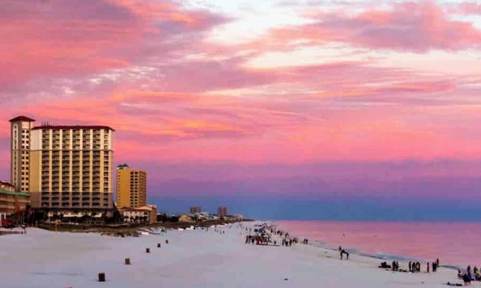 West Pensacola Casa | Modern 2BR Home w King Suite - Vet-Owned-Pets OK