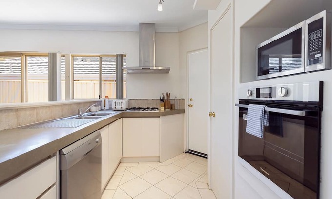 East Victoria Park Casa | East Vic Park home near Food Hub