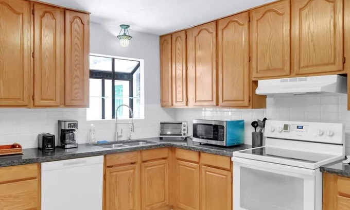 Texas City Casa | Private Bedroom w/Pool #7