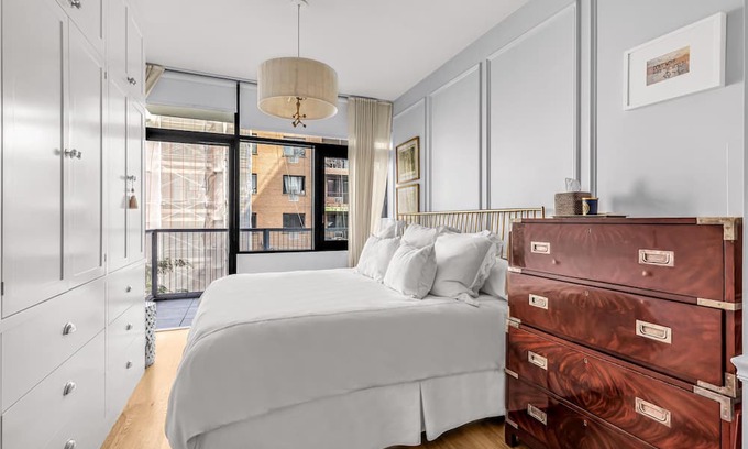 East Village Condominio | Full-floor loft with private elevator, outdoor space, East Village NYC