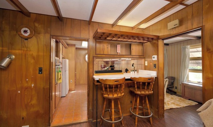 Perryopolis Casa | Retro 70s Near MM103 Gap Trail