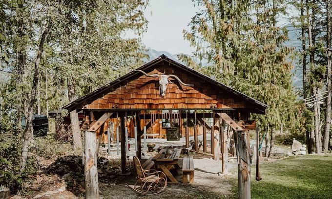 Kaslo Complejo | The Sentinel – Your Destination for Soul Relaxation, Steps From Kootenay Lake!