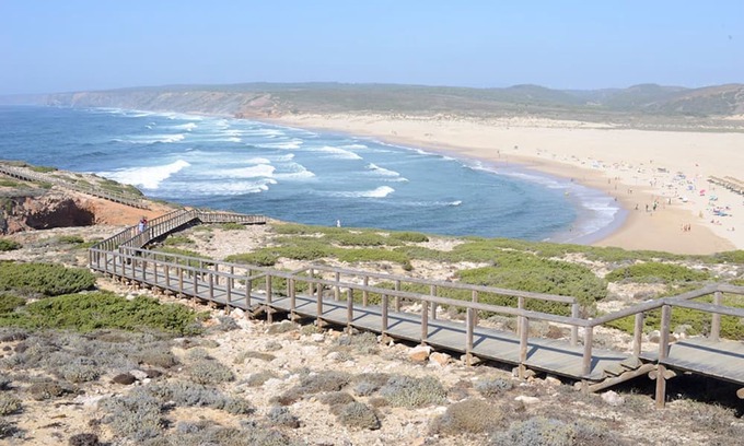 Carrapateira Apartamento | Studio Apartment 'Vento' with Mountain View, Shared Terrace and Wi-Fi