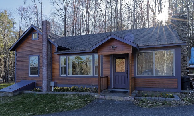 Guild Casa | NEW LISTING! Qutie Pie House (2-Bedroom Home) by RedAwning