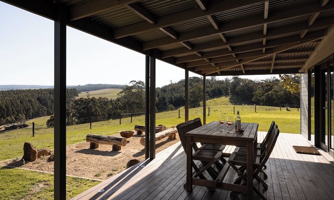 Willung South Casa | Escape w the Whole Clan @ Carrajung Estate