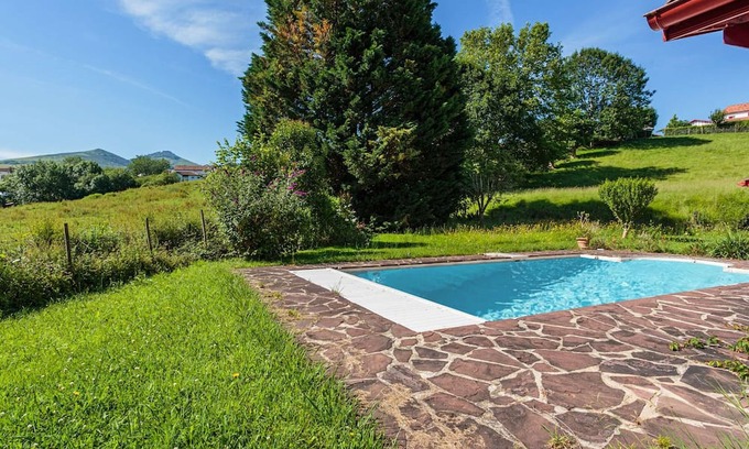 Espelette Villa | Villa Espelette, 5 bedrooms, 10 persons