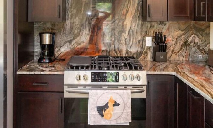 Belfast Casa | Swan Lake Bird House