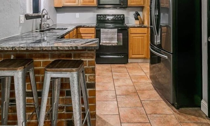 South Oklahoma City Casa | The House of Cards ♥️ ♠️ ♦️ ♣️