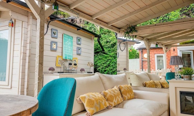 Quedgeley Casa | Guest Homes | Quinton House