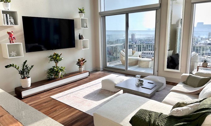West End Condominio | Penthouse on West 6th St