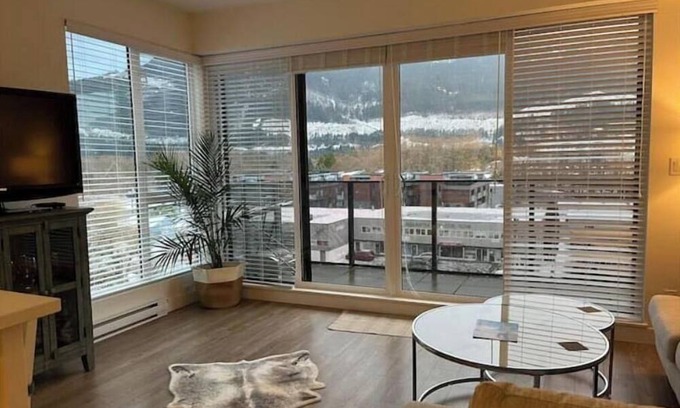 Downtown Squamish Condominio | The Main Penthouse