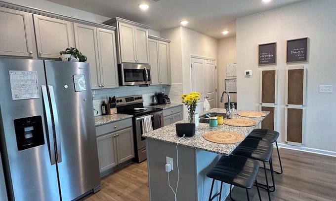 Villa Rica Casa | Beautiful home 20 minutes from amusement park, parks, shopping, and hospitals