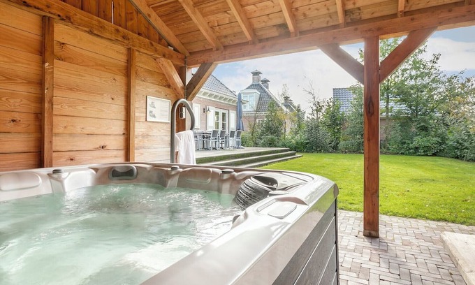 Appelscha Villa | Detached 8-person villa with hot tub