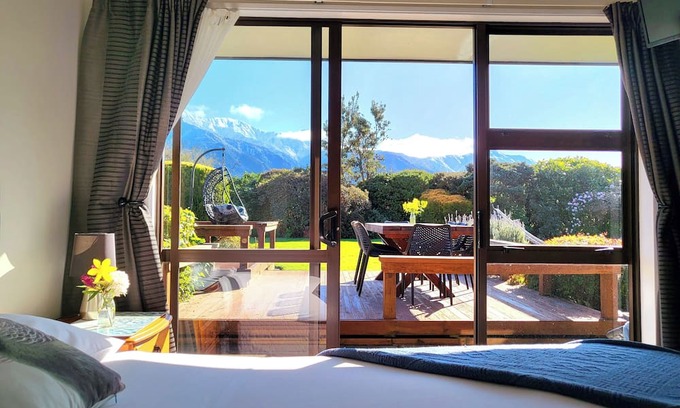 Kaikoura Cabina | Christmas 2024: 11 people, Hot Tubs, Spectacular Views, Plenty of Space to Play