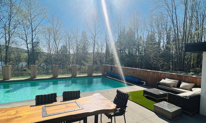 Stoneham-et-Tewkesbury Casa | 💖 Estate in the heart of nature