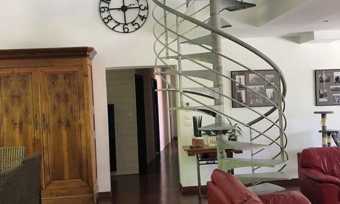 Saint-Elix-le-Chateau Casa | An eco-friendly family home with private pool