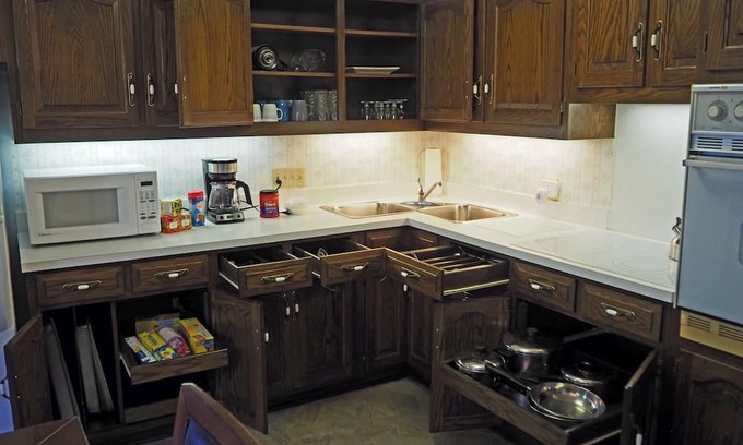 Sugarcreek Casa | Country Acres Retreat 3 br. country home with large backyard.