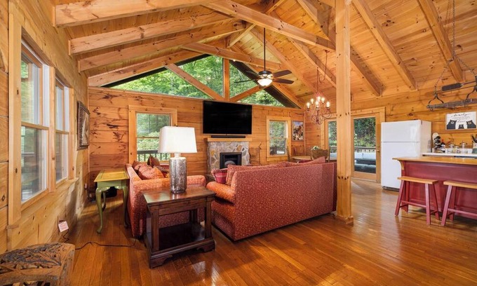 Unicoi County Apartamento | 3BR cabin near Nolichucky River in Erwin Single Family Home