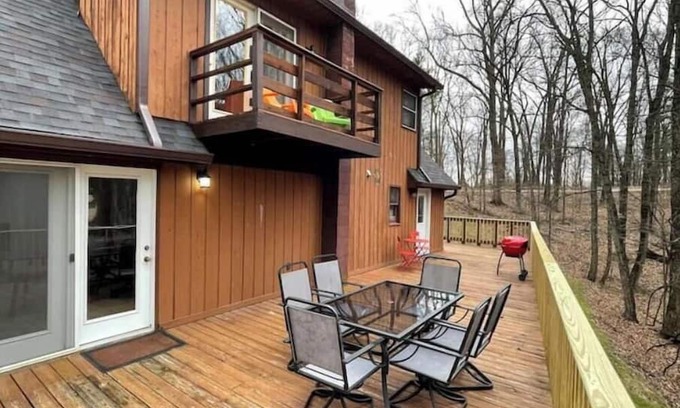 Gnaw Bone Casa | Peaceful home minutes from town. Hot tub, fire pit, game room. Dog friendly!