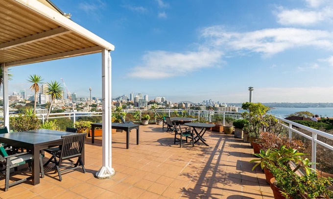 Darling Point Apartamento | Elegant Studio with Rooftop Harbour Views