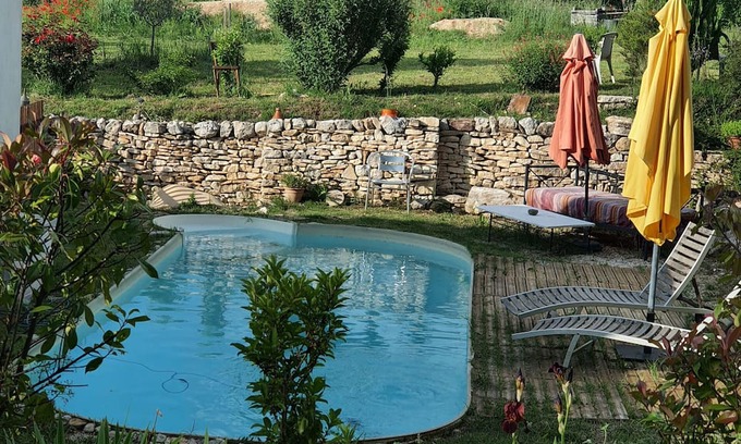 Saint-Martin-de-Castillon Casa | Holiday Home 'Hanna En Luberon - Le Boisset' with Mountain View, Wi-Fi and Air Conditioning