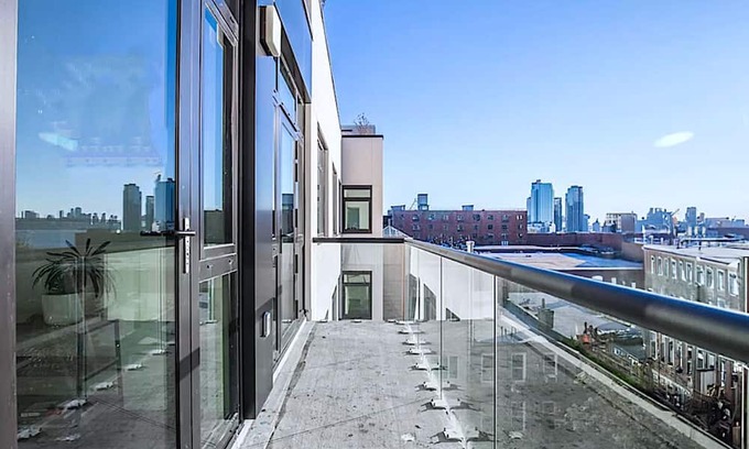 Greenpoint Apartamento | 1 Large Bedroom - Massive Private Terrace - Luxury Building - Greenpoint