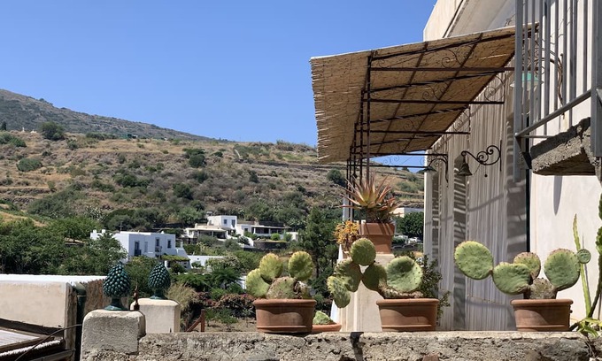 Malfa Casa | Casa Pomelia, antique style in Malfa center