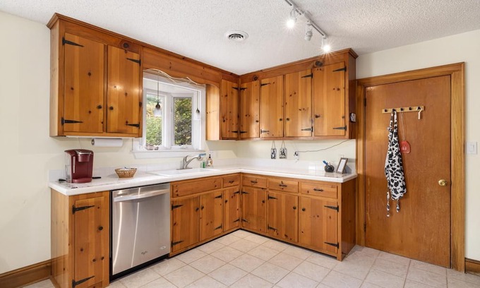 Lynn Garden Casa | 3BR Boone Lakefront home