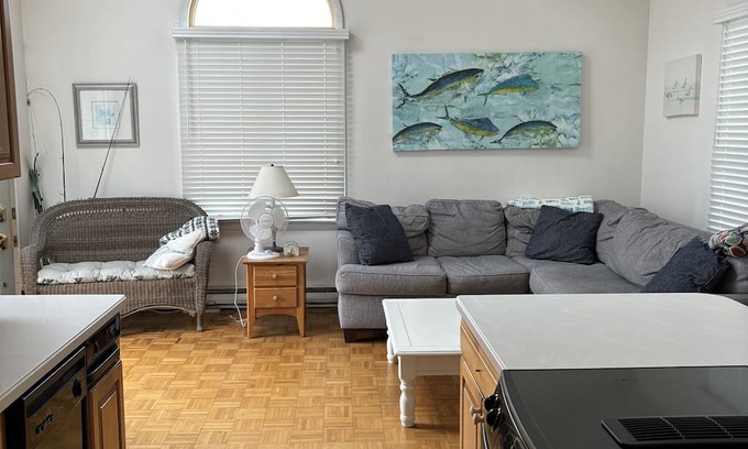 Falmouth Condominio | Condo across st from surf dr beach, walking distance to downtown and bike path!